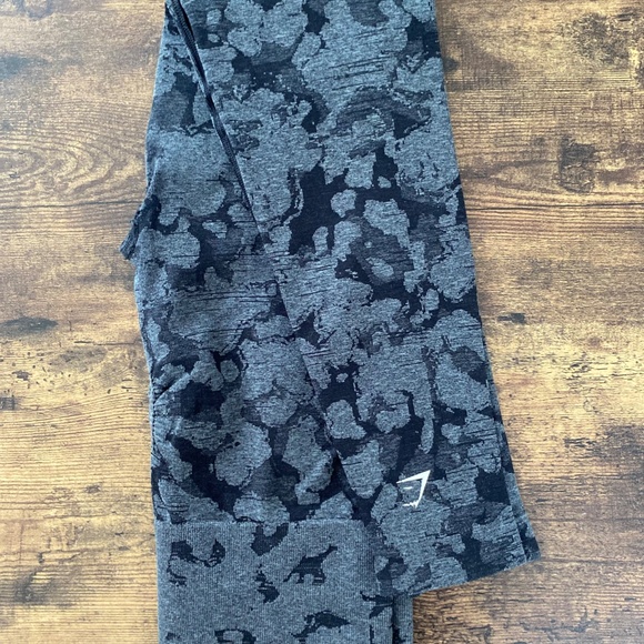 GYMSHARK LEGGINGS - Picture 2 of 4